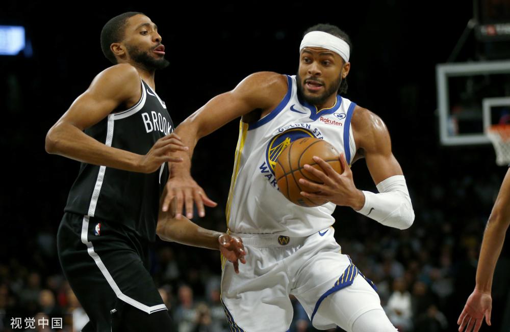 显得有些措 显得有些措